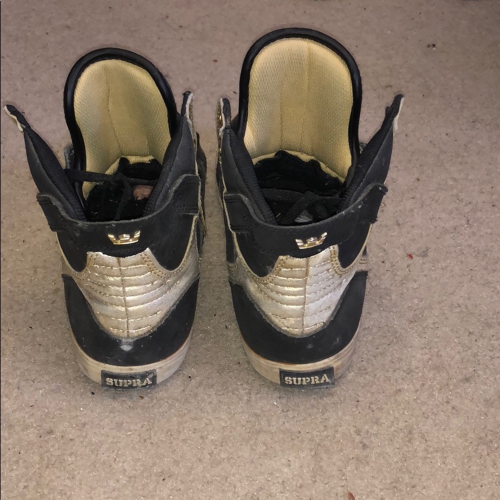 Supras - Picture 2 of 3
